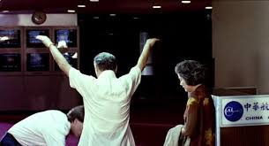 荒诞的《喜宴》，不羁的微微||为了绿卡，她做了同妻