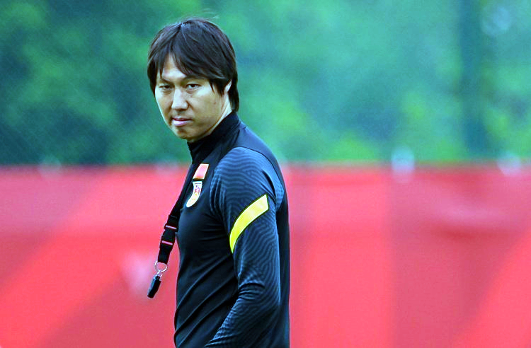 国足输球后的名场面,国足三连败0进球创屈辱历史