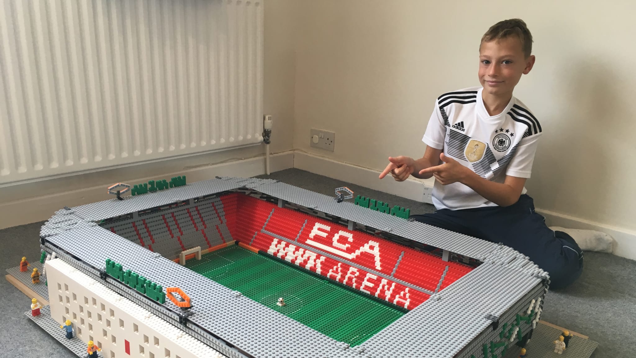 幼儿园乐高搭建足球,皇家马德里足球场乐高