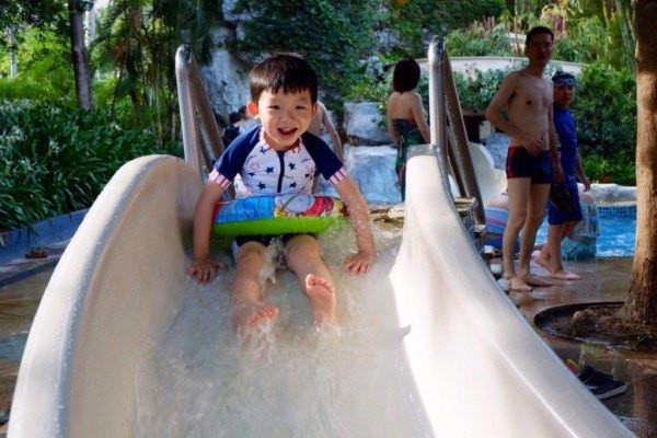 带孩子去看大海的感悟,大海波澜壮阔亲子游攻略