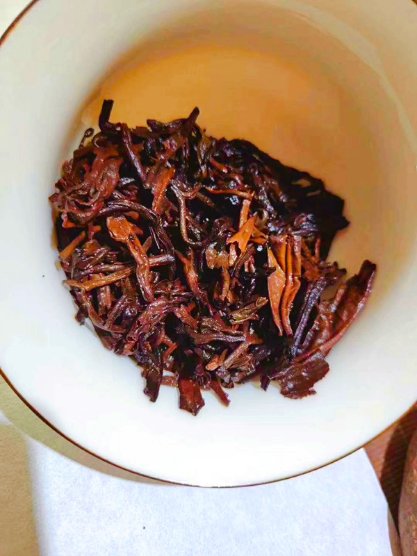 普洱茶生茶和熟茶哪个贵,普洱茶生茶与熟茶的区别与作用