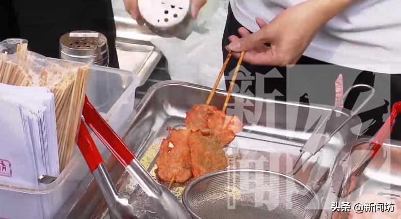 里脊肉、龙虾片…上海小囡高考后摆摊！老父亲：比玩游戏好多了