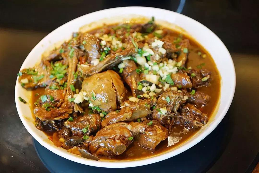 炕锅羊肉面最正宗做法,柴火灶大铁锅炖羊肉