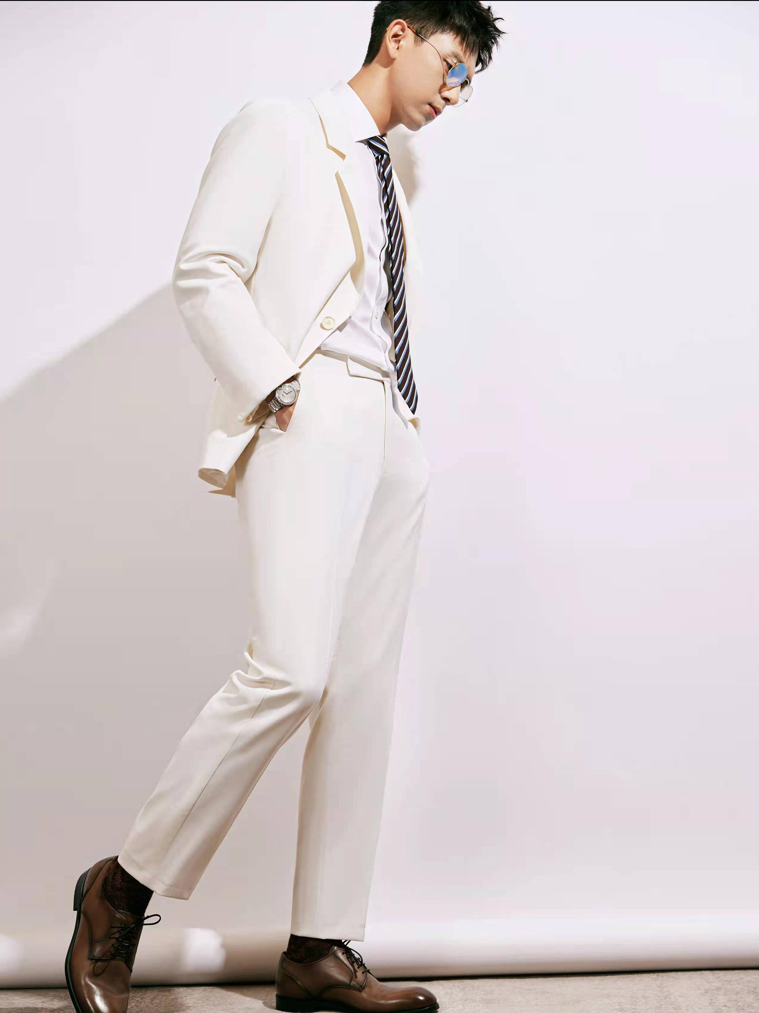 西装穿搭休闲通勤男,如何把西装穿出时髦感男