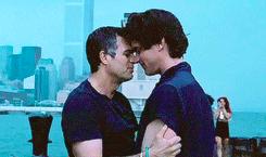 第一次被男生掐腰什么感觉,第一次被男生搂腰