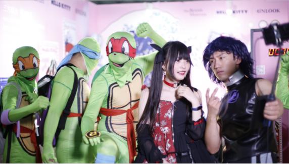 彩瞳出圈！4iNLOOKPOPmagic惊艳登场ChinaJoy