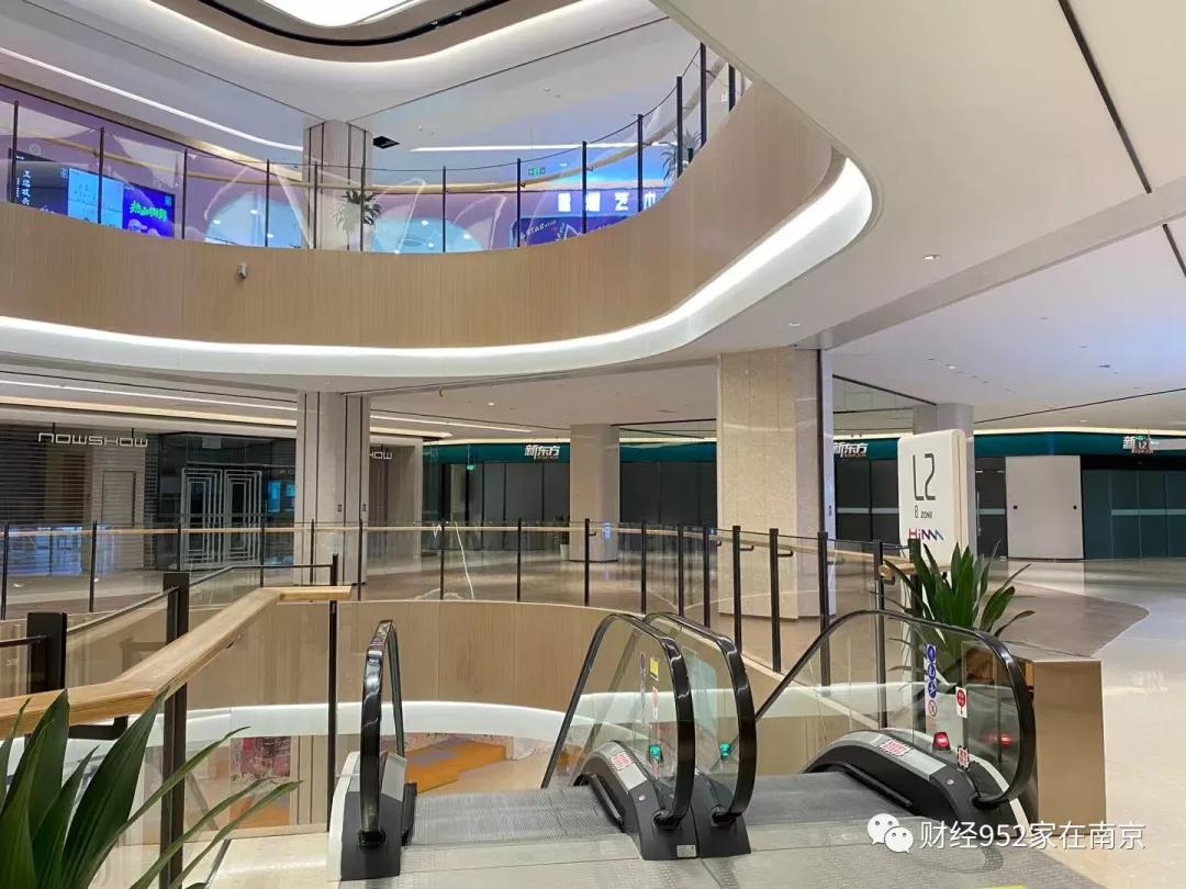 从千呼万唤到稀稀拉拉，南京南站商业一开业就入秋？