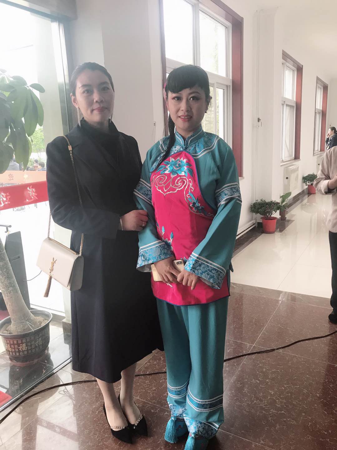 中国梦劳动美工会情河南省总工会等单位送戏进京慰问河南务工人员