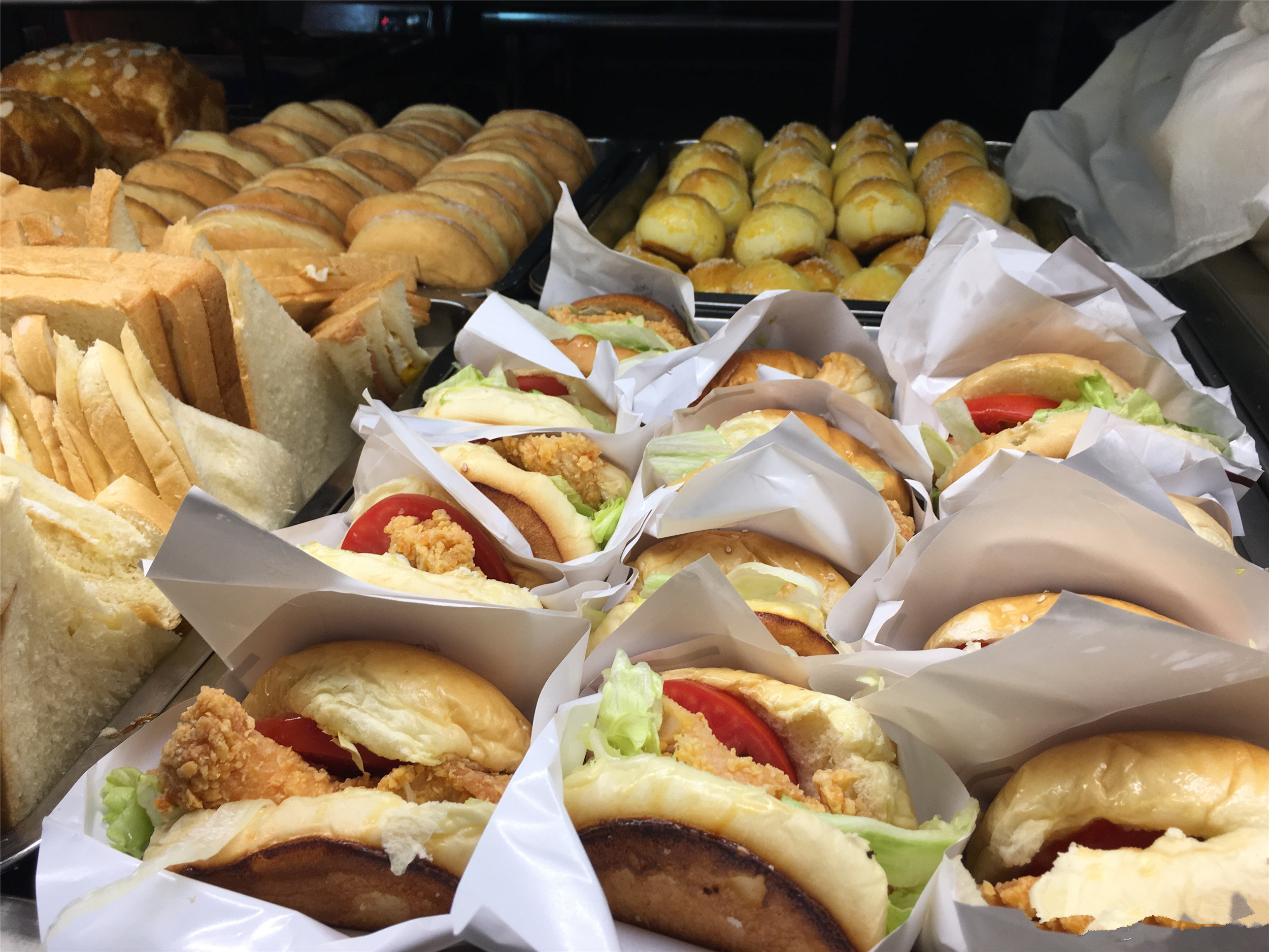 厦门大学食堂有多爽?米饭免费,菜品5块钱吃到撑,网友:太值了