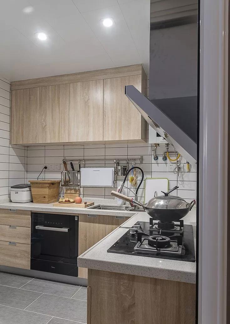 厨房橱柜如何配色显档次,北欧风厨房橱柜配色