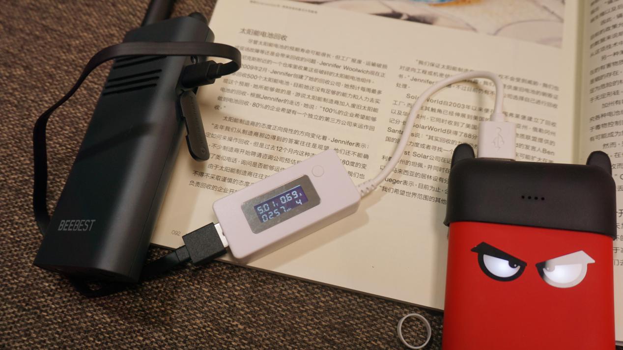 支持快充，能带上飞机，萌趣小魔兽充电宝上手体验