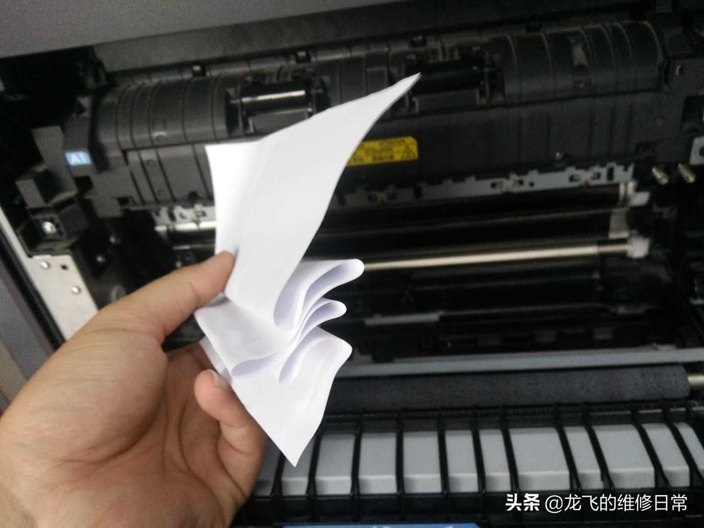 京瓷2010打印机定影卡纸怎么解决,京瓷复印机定影卡不住