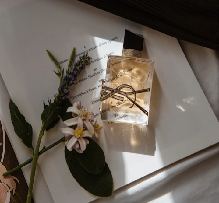 每个姑娘都应该拥有自己的香水,女人一定要有自己喜欢的专属香水