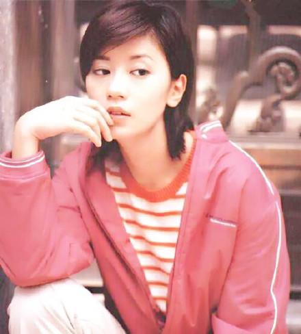 她16岁就火遍全国,她17岁成名因意外左眼失明