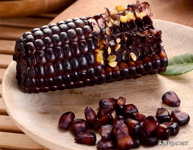 健康营养的黑糯玉米,黑糯玉米网红