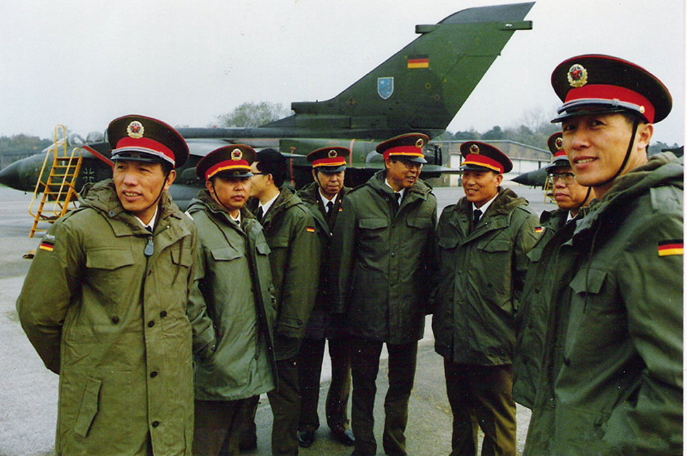 中国歼10a战斗机和以色列狮式对比,歼10和以色列幼狮的关系