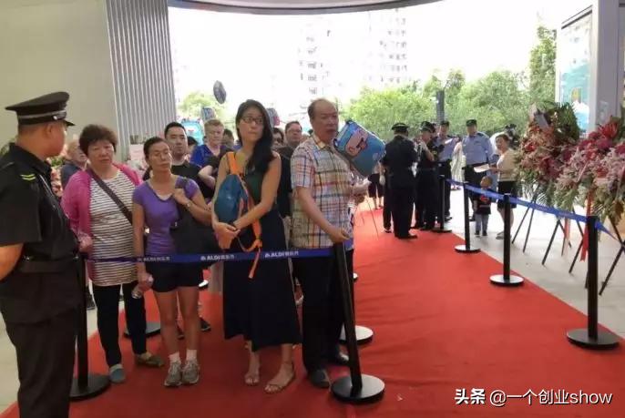 德国这家杂货铺，竟然干翻沃尔玛，把店开到美国，成为德国首富