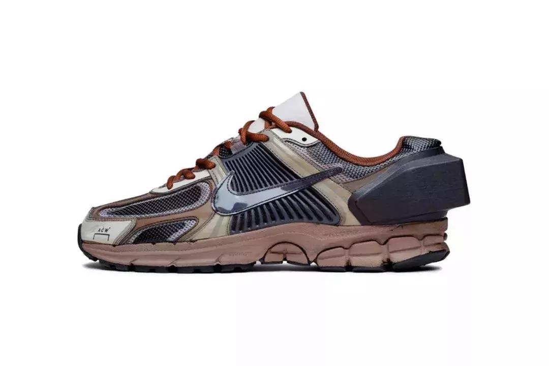 旧风格服装,穿上一件风格不同于以往的衣服