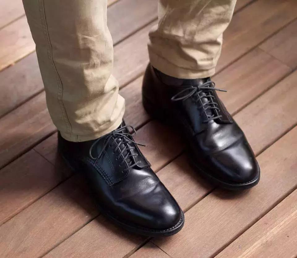 脚大不穿尖头皮鞋,脚大不怕鞋松