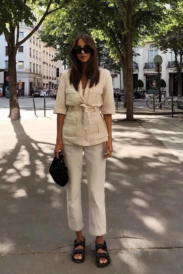 夏季时尚御姐凉鞋穿搭,气质牛皮凉鞋怎么搭配裤子