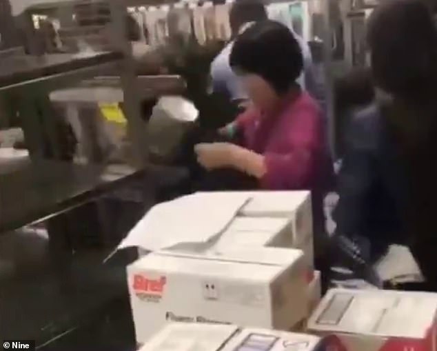 中国大妈在澳洲超市偷奶粉被抓,中国大妈在澳洲超市偷奶粉