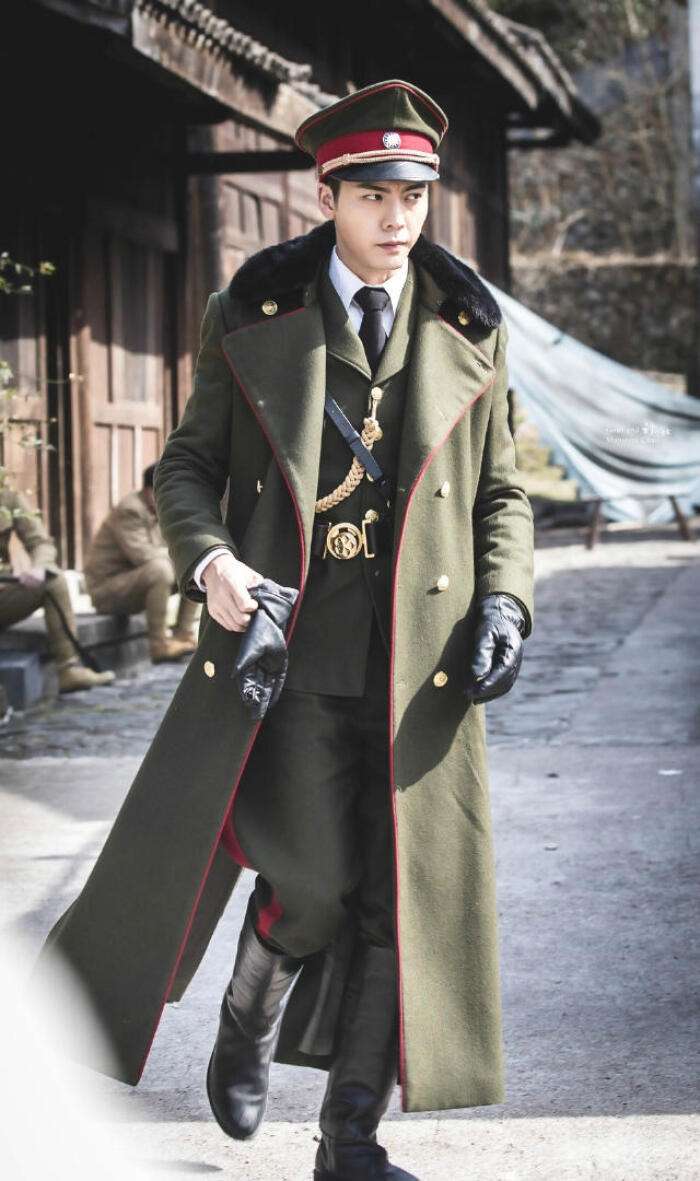 陈伟霆短发穿衣搭配,陈伟霆潮流装扮轻松打造型男风格