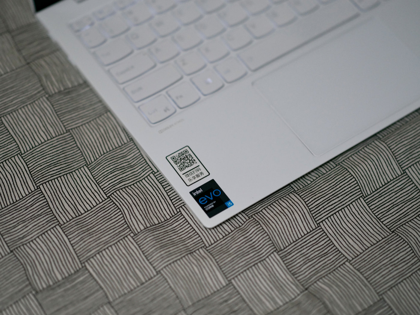 联想yogapro13s碳纤维限量版,联想yoga13s和小新pro14哪个好