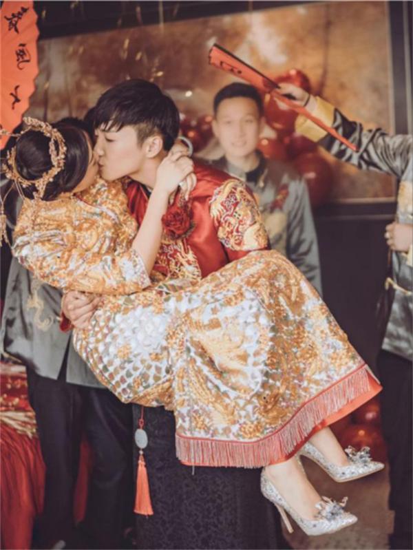 婚鞋如何选择既舒服又好看且实用 (红色婚鞋怎么挑选)