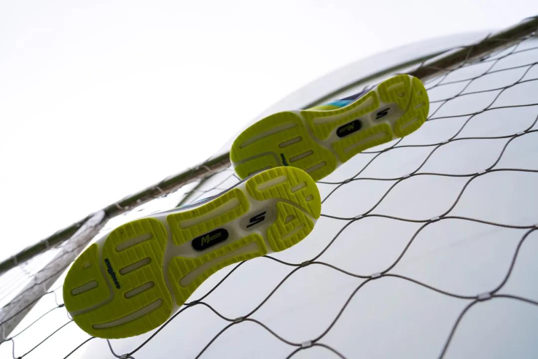 skechers斯凯奇gorunmaxroad6,斯凯奇skechers新年系列2024