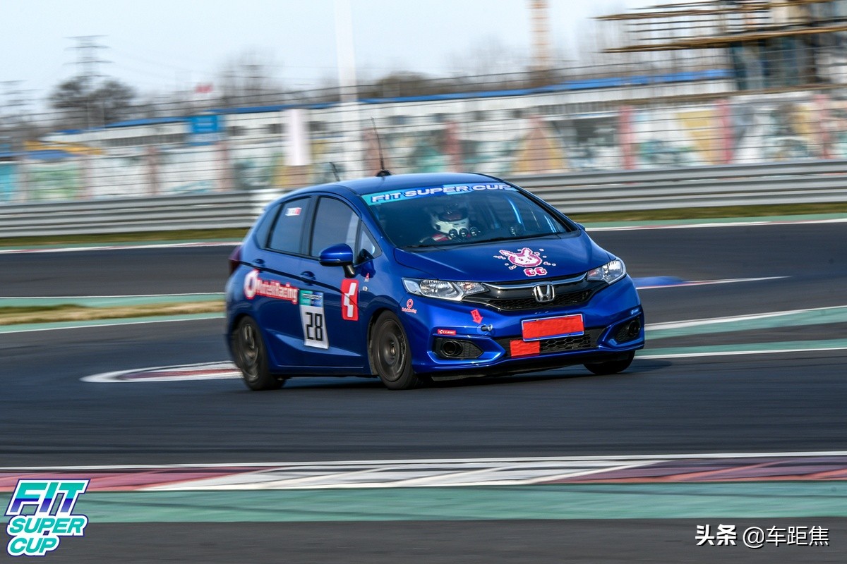 工薪族自费玩赛车靠不靠谱?飞度杯比赛轻体验