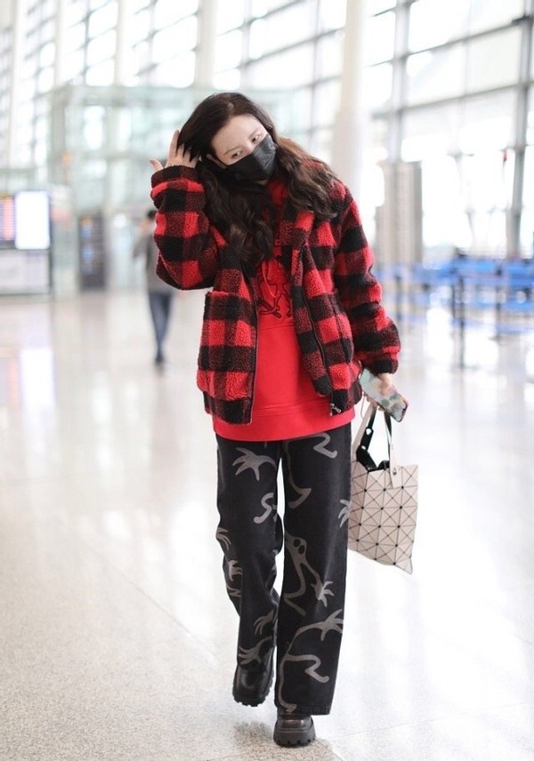 过年不穿红色怎么搭配,过年不应该穿的颜色