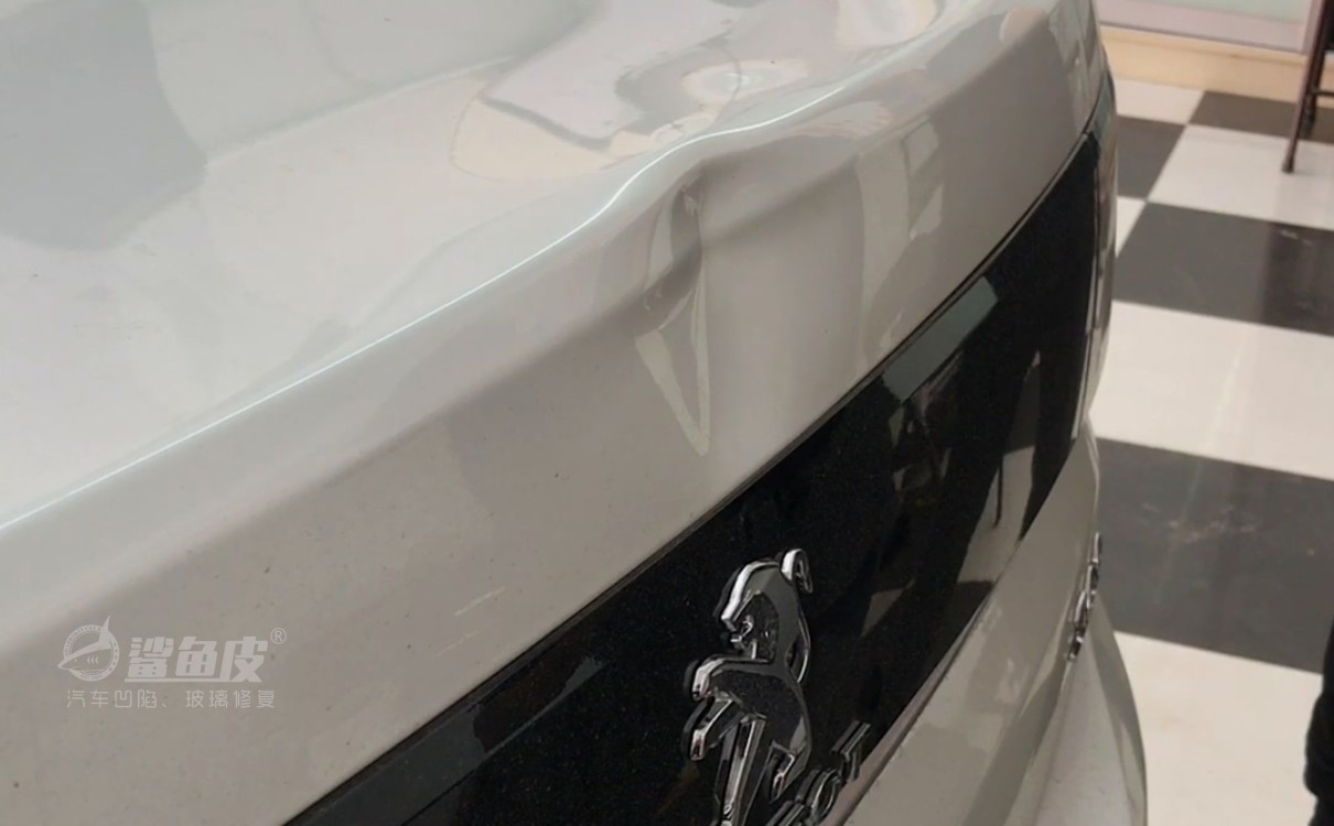 汽车后备箱凹陷免喷漆修复教程,汽车后备箱撞了个凹怎么修补