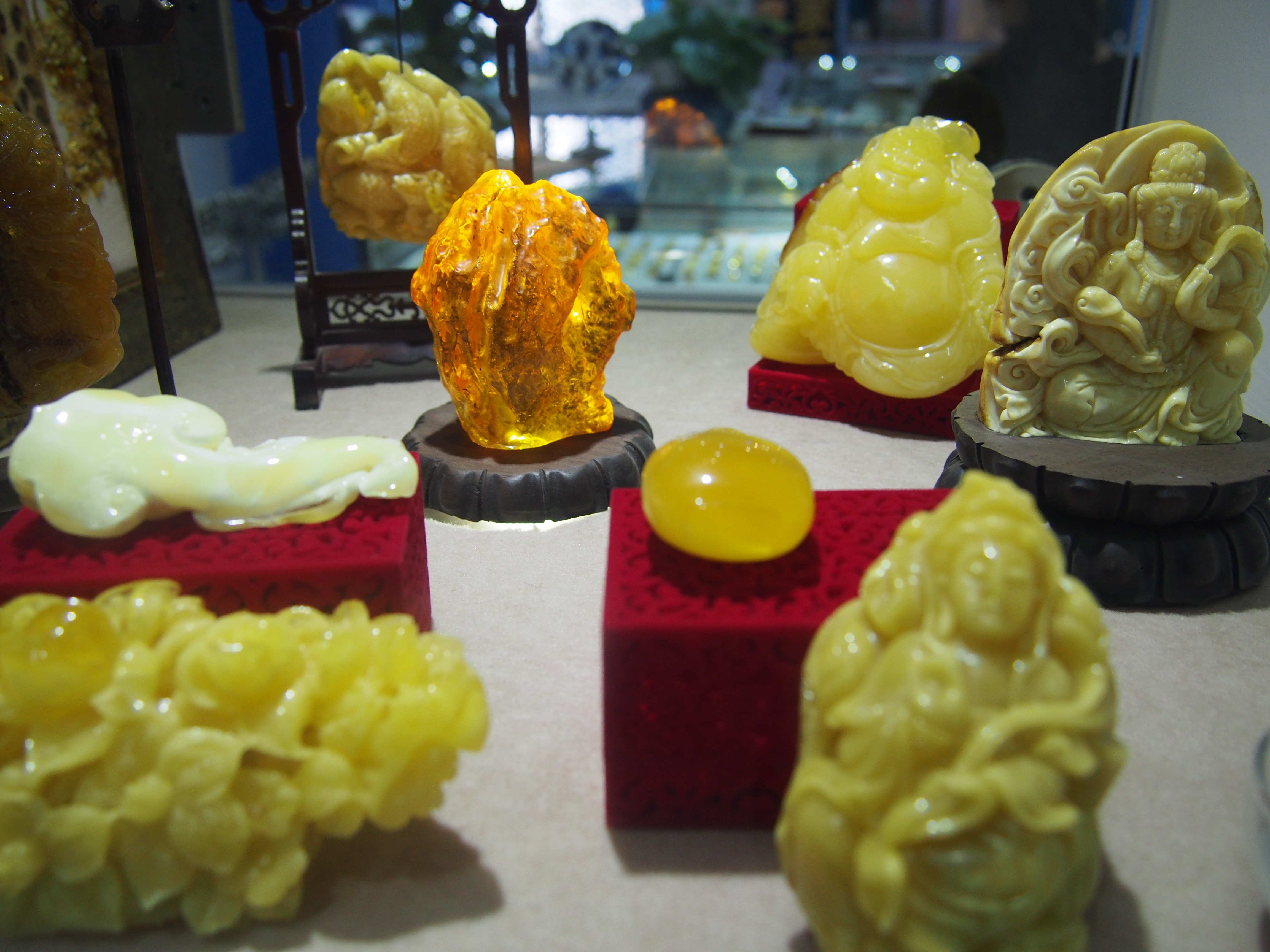 琥珀和蜜蜡的真假,琥珀与蜜蜡分辨图片