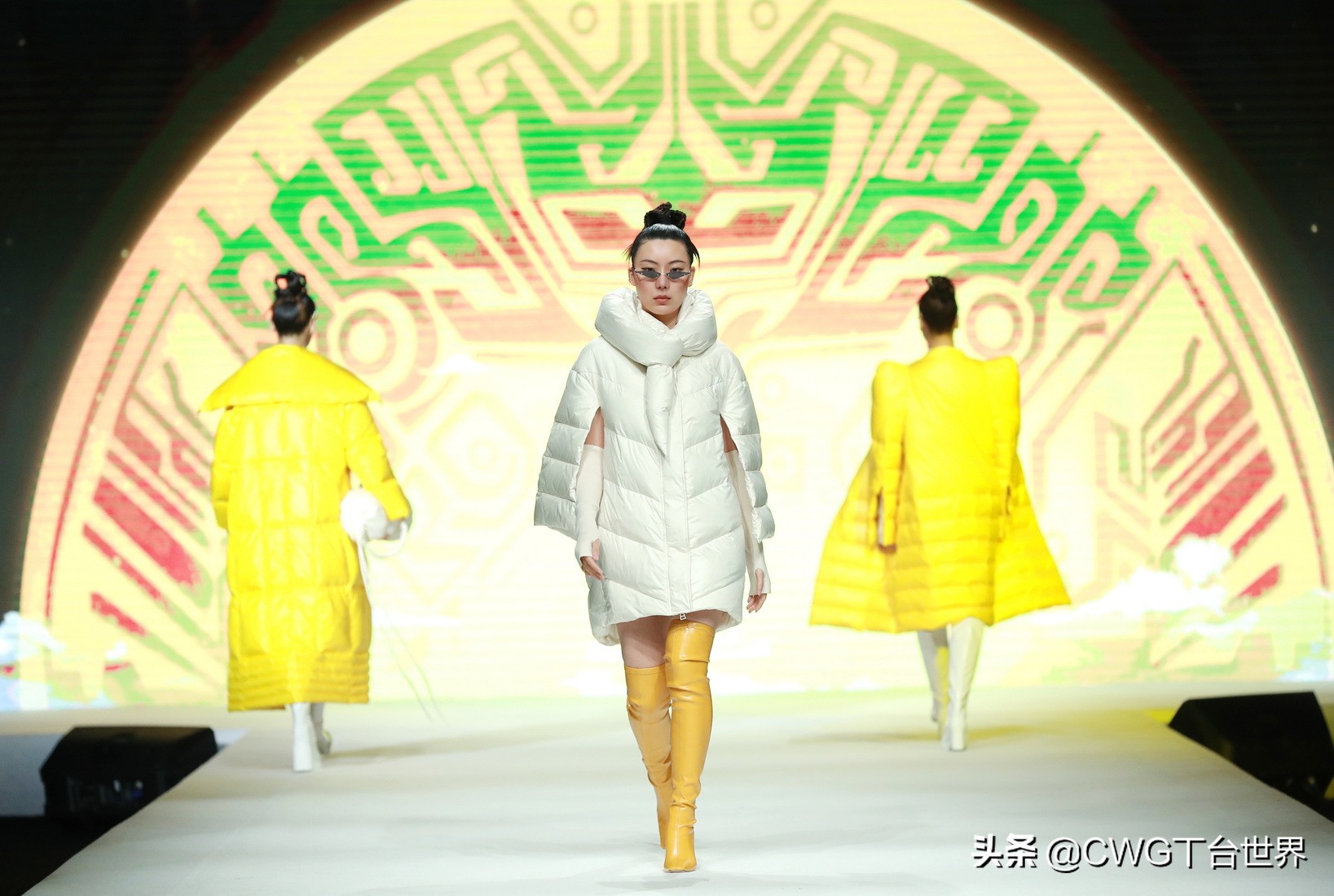 亦帛时尚羽绒服是品牌吗,亦帛时尚2021冬羽绒服发布会