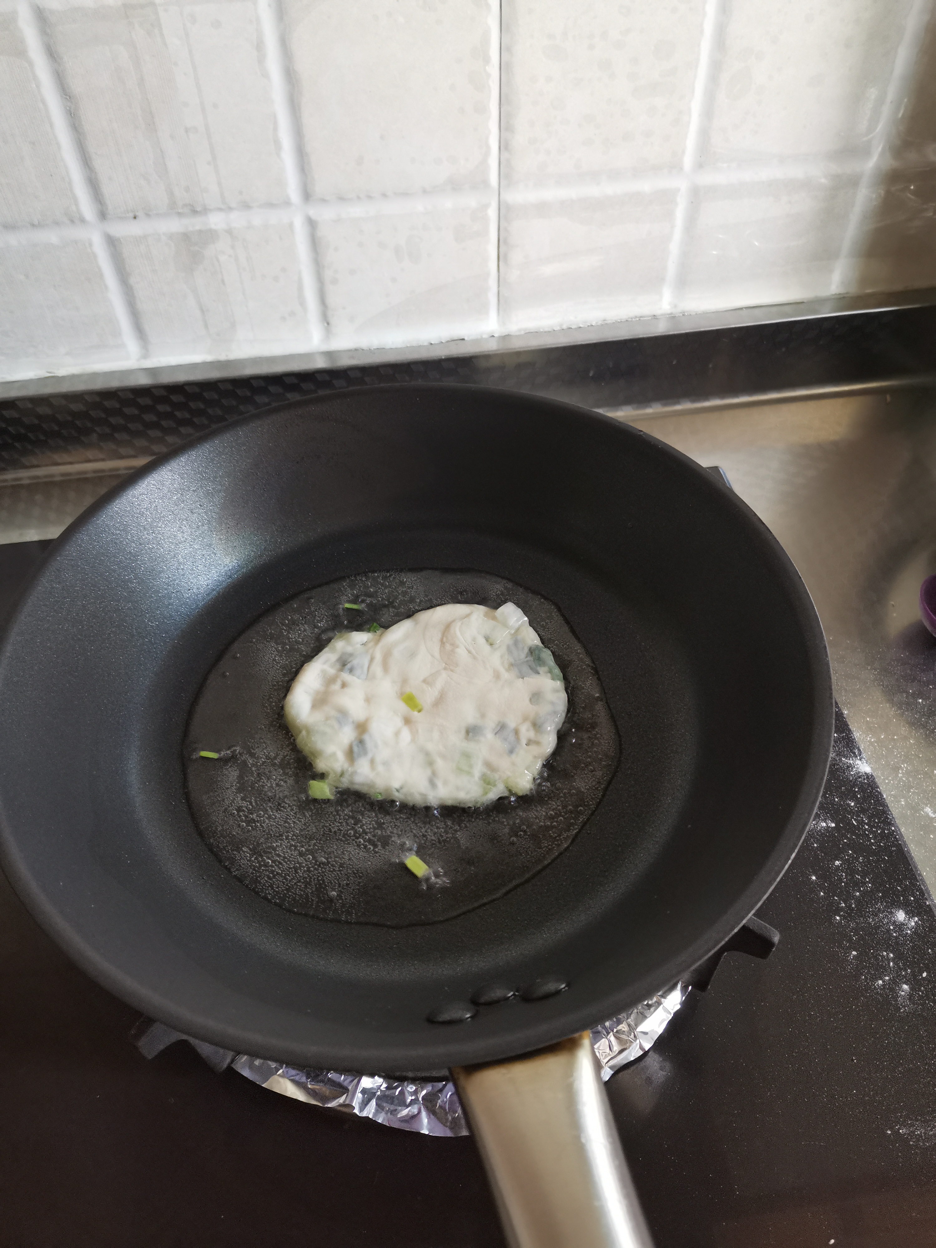 惊现手残*党**！一个葱油饼引发奶爸的心态崩盘