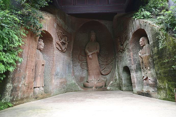 乐山大佛背后的卧佛,中国最大的坐佛在什么地方