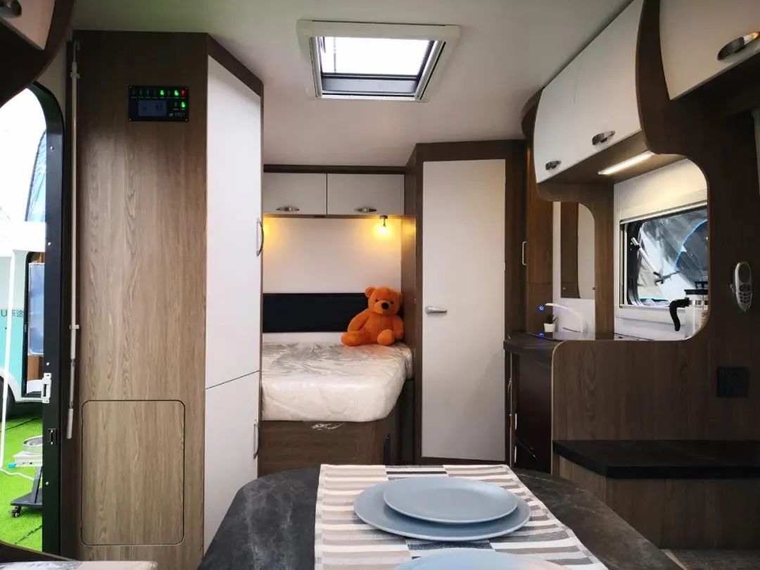 双轴公寓式拖挂房车,u型小型拖挂式房车