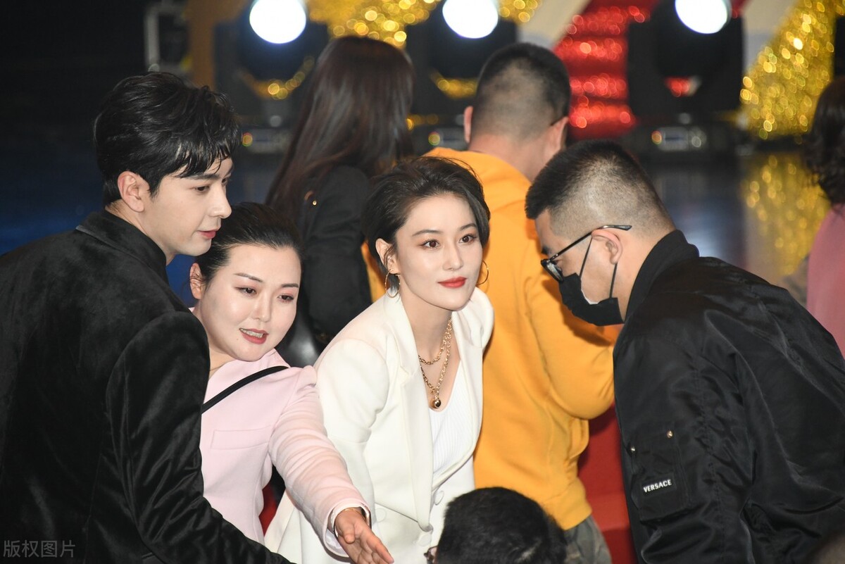 娱乐圈张馨予底子干净吗,张馨予拍足球宝贝