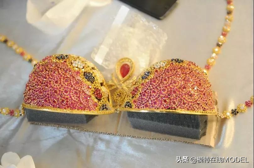 2019维密谢幕,2019维密天使迈阿密泳装秀