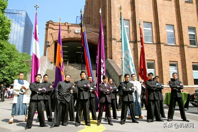 “爱”,“热血”与“永不言弃”:这就是《应援团》的故事