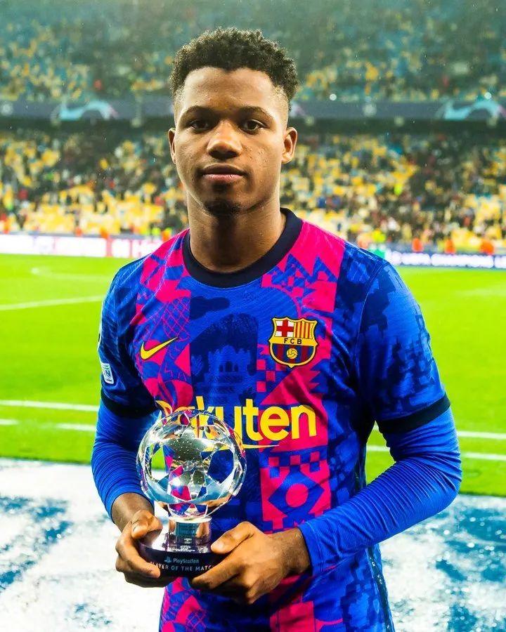 逗妹吐槽：C罗回曼联来养老？这明明是被啃老