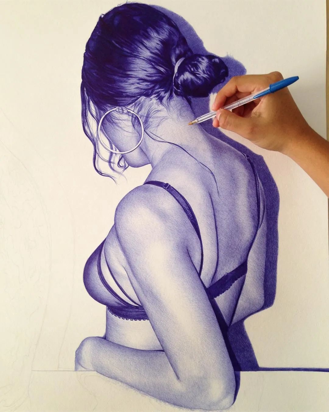 笔尖下的女人火辣性感身材,一天时间7000万*放播**量,网友围观