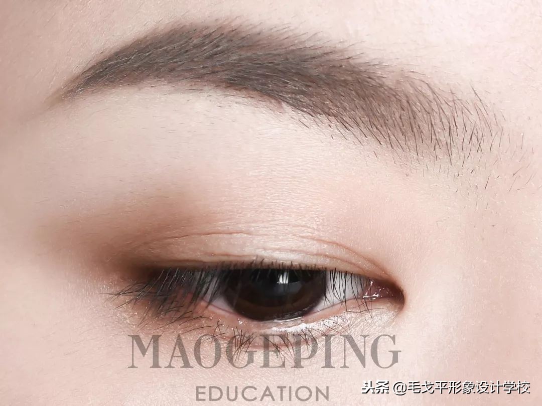 如何画出精致干净的眼妆,怎么画出整容脸