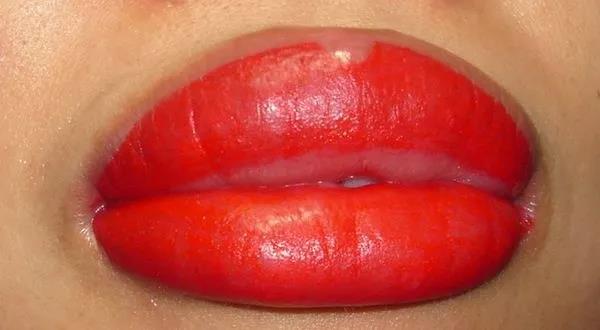 唇部纹绣后怎么护理,纹绣师自己漂唇第五天的效果