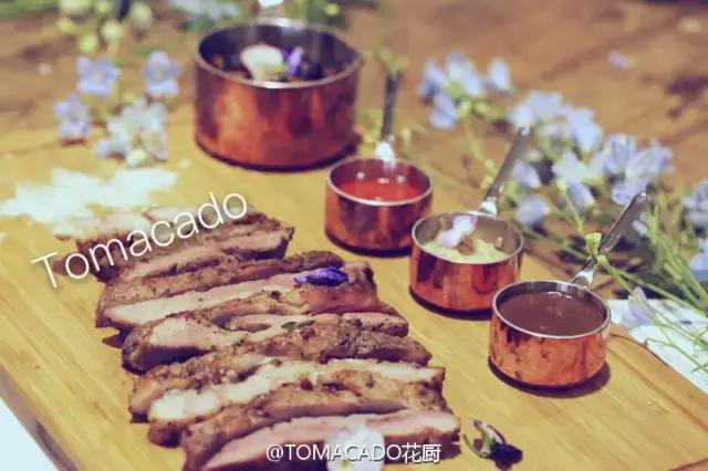 她在北京开了一家可以吃的花店，受众人追捧，还引来了李健