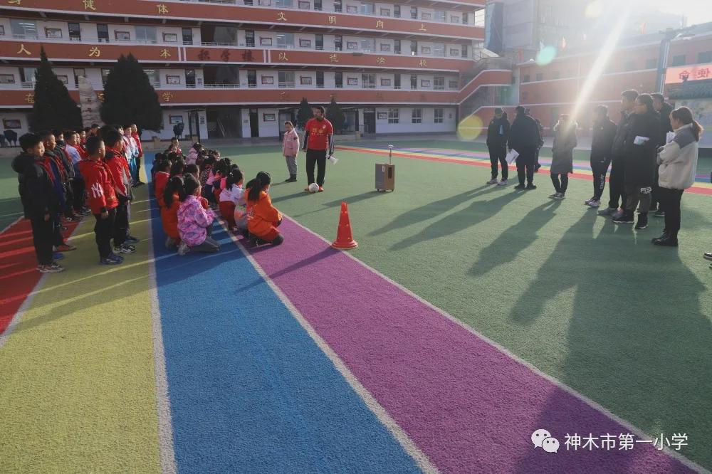 神木第一小学拔河比赛,小学体育优质课简报
