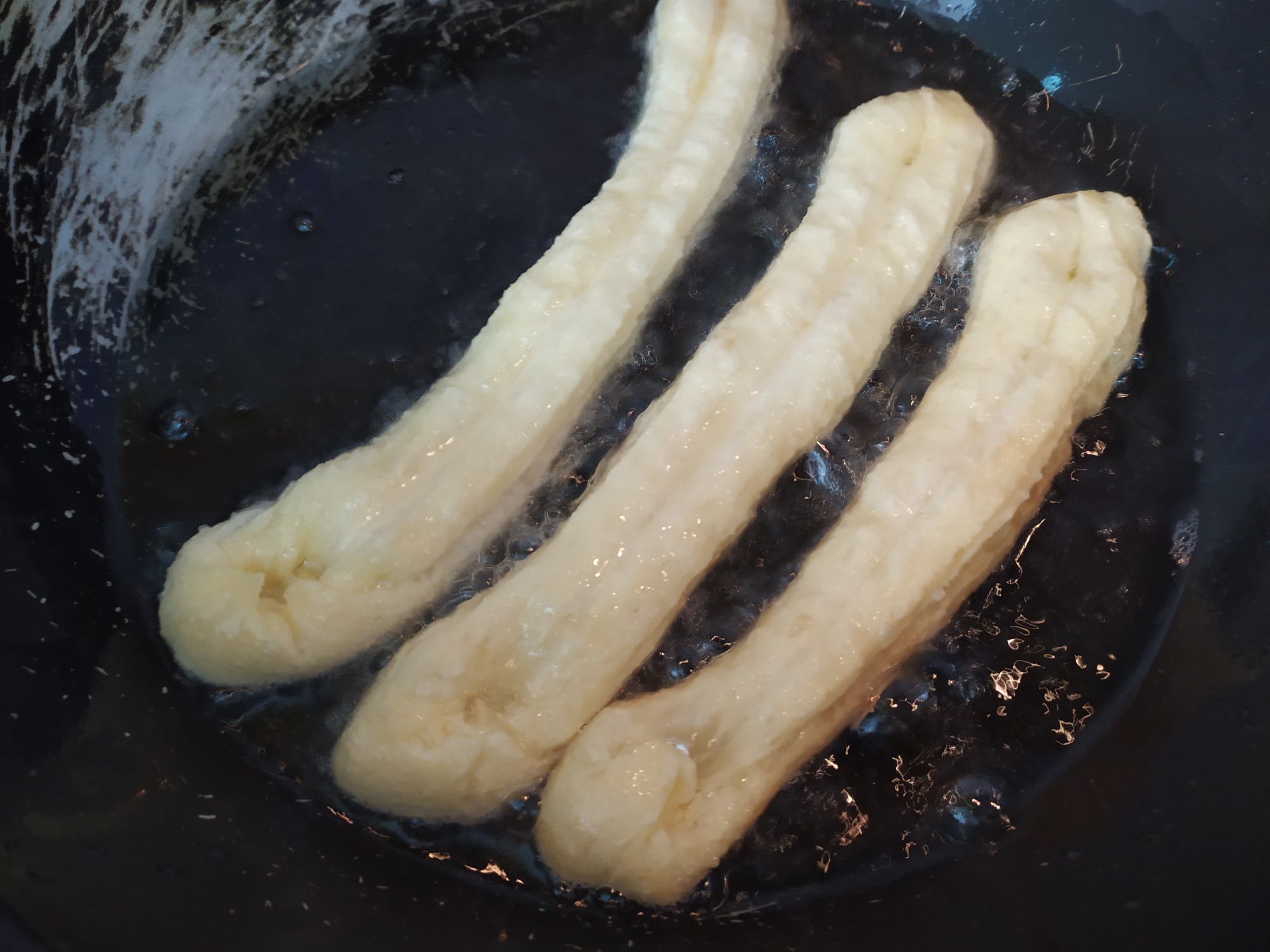 不用泡打粉如何炸油条又脆又蓬松,家中最简单炸油条方法无泡打粉