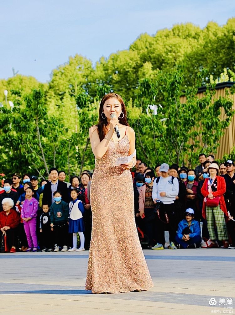 洛阳牡丹广场：*疆新**舞大联欢