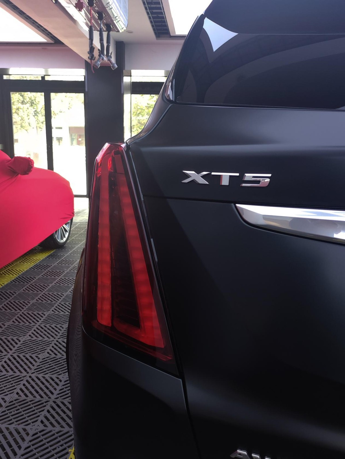 凯迪拉克suv全部车型xt5尺寸多大,皇冠陆放suv和凯迪拉克xt5怎么选