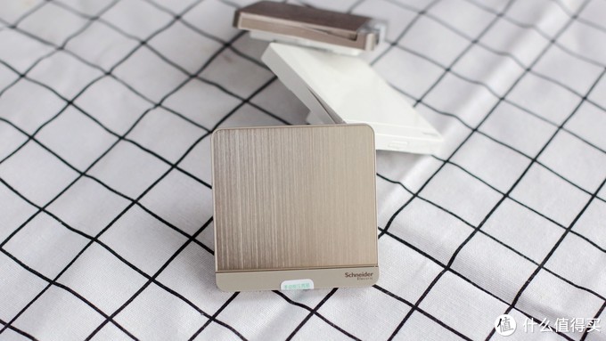 施耐德小夜灯智能感应灯插座,施耐德绎尚带夜灯